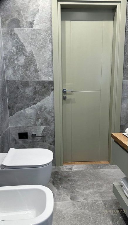 Shitet apartament modern 1+1 ne zonen e plazhit, Durres!