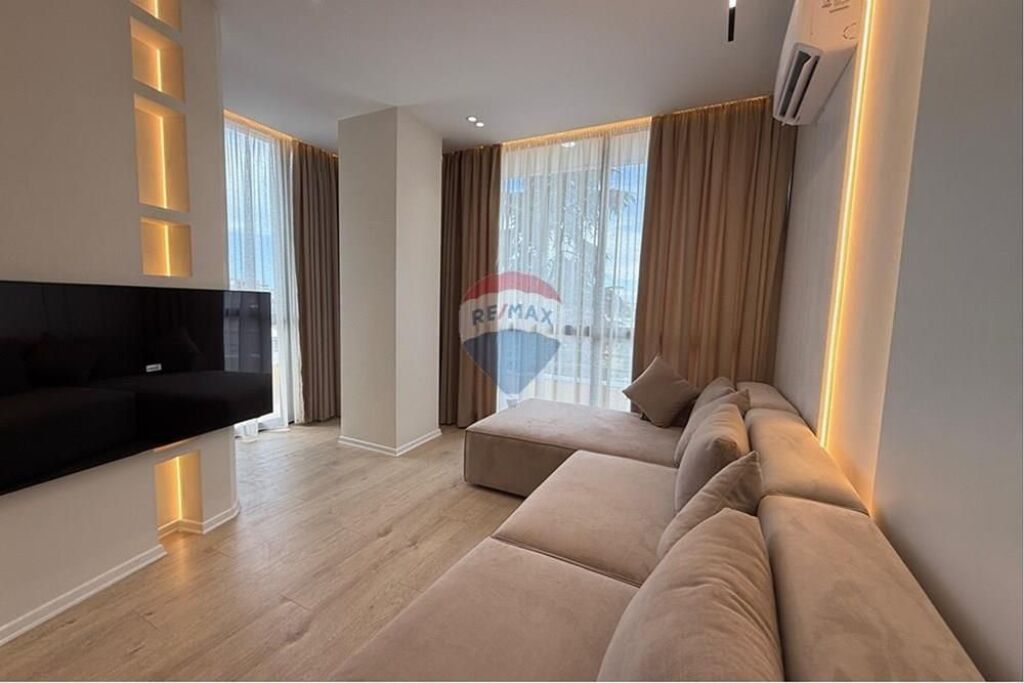 Shitet Apartament 2+1 21 Dhjetori