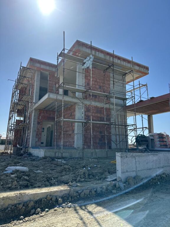 VILLA FOR SALE IN LALZ BAY !   300,000 €