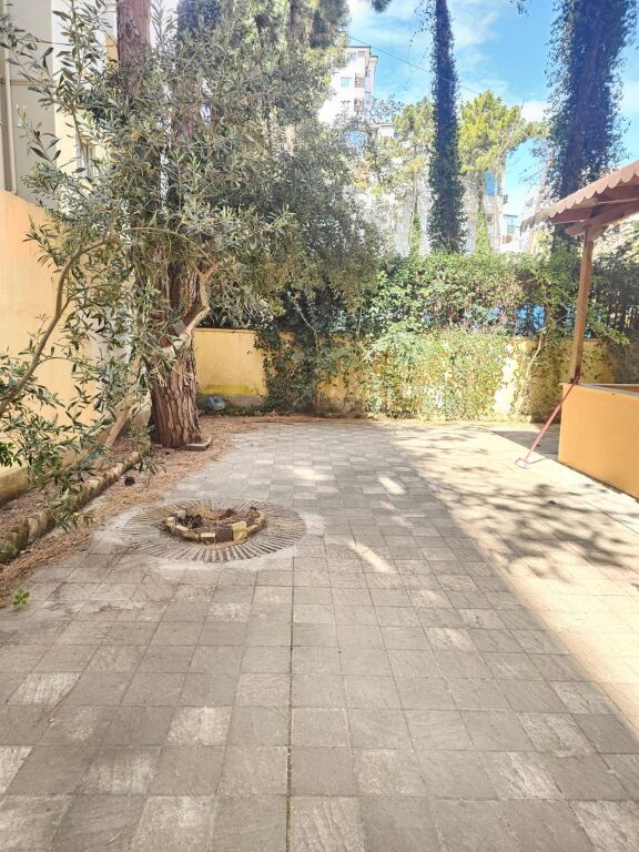 🏖️ VENDESI APPARTAMENTO 1+1 CON CORTILE – ROCCIA DI KAVAJË, DURRËS