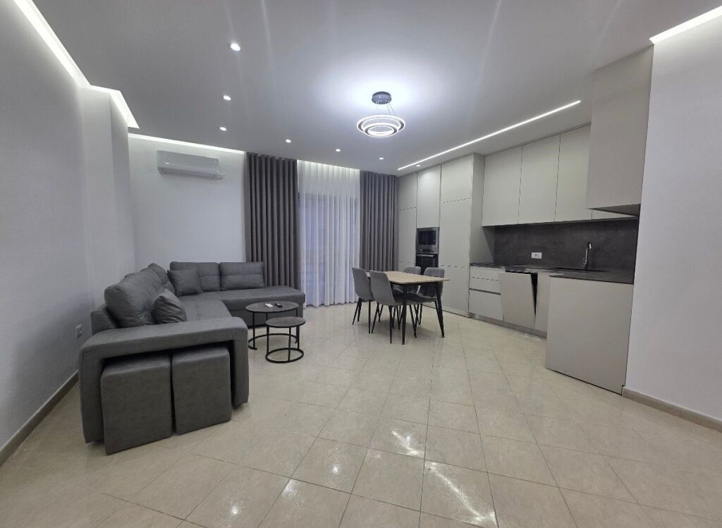 Super 2+1+2, Bohem Bar Astir 600 mila lek