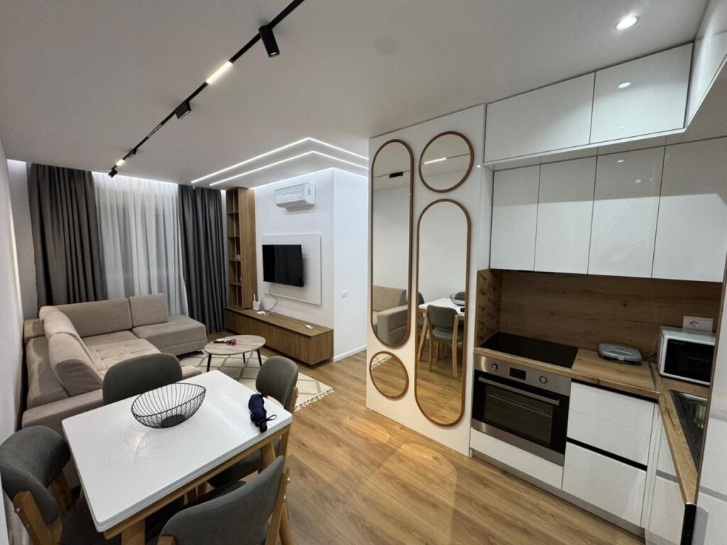 Jepet me qera Apartament 2+1+Parkim  Adresa : Ali Demi Kompleksi Kadiu  E mobiluar  Kati 7  Siperfaqe 89 m2  Cmimi 600 mij lek me parkim
