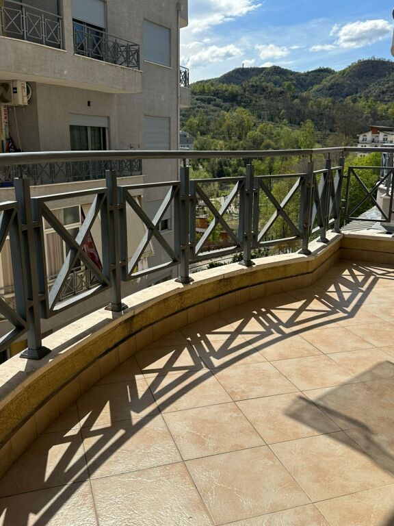 Apartament me qira vjetore Kopshti Zologjik Tiranë