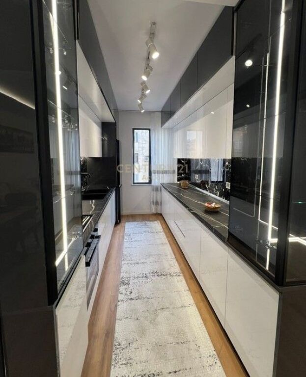 Shitet Apartament 2+1 tek Pallati me Shigjeta