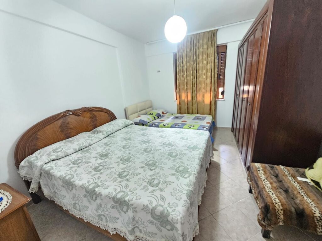 🏖️ VENDESI APPARTAMENTO 1+1 CON CORTILE – ROCCIA DI KAVAJË, DURRËS