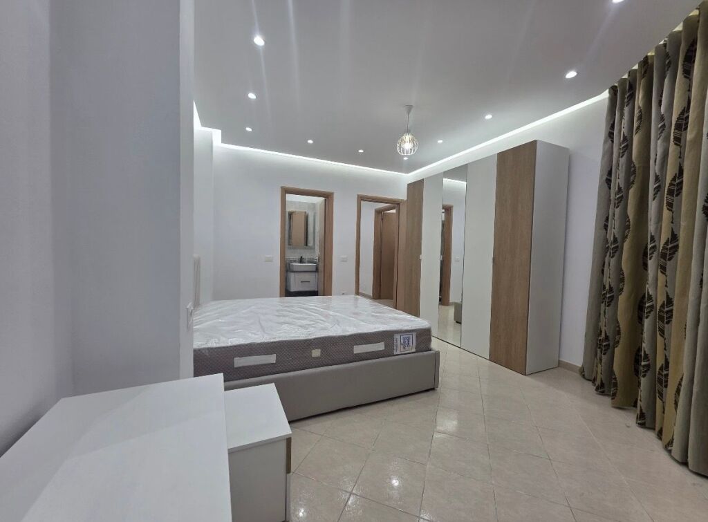 Super 2+1+2, Bohem Bar Astir 600 mila lek