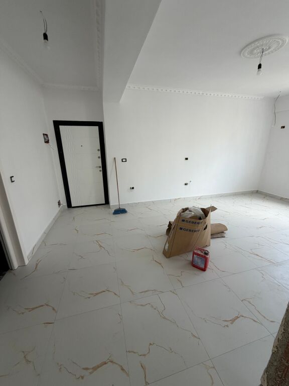 Vendesi 2+1 Spiaggia 120000€