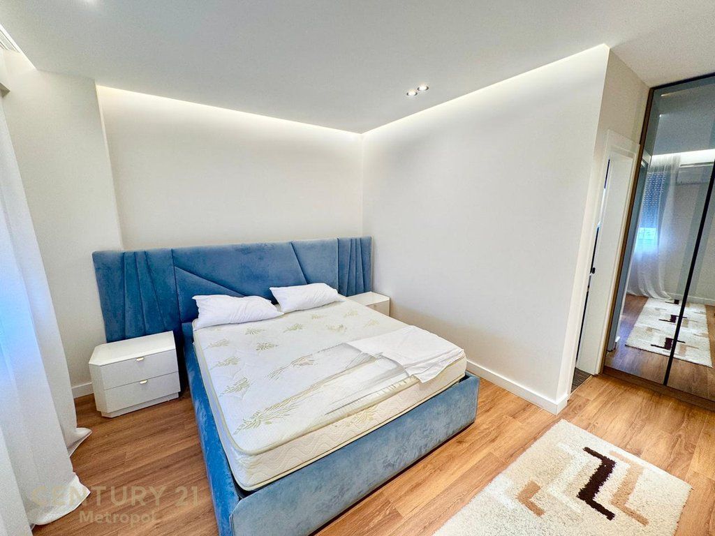 APARTAMENT 2+1 PRANE PAZARIT TE RI! 1,050 € /Muaj