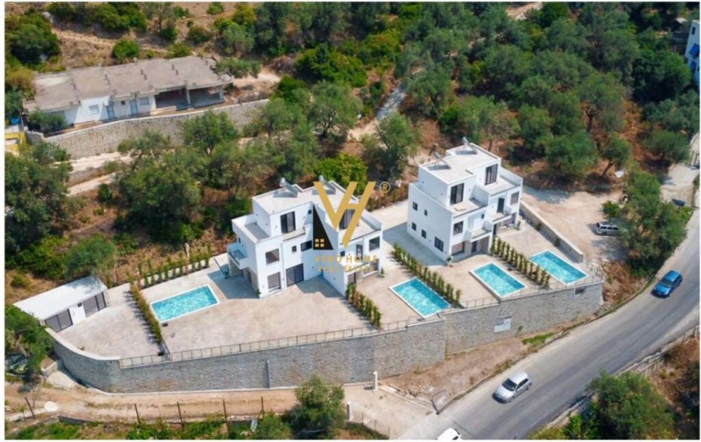 VILLA SU TRE PIANI IN VENDITA A WHITE VILLAS, BORSH 570.000 EURO
