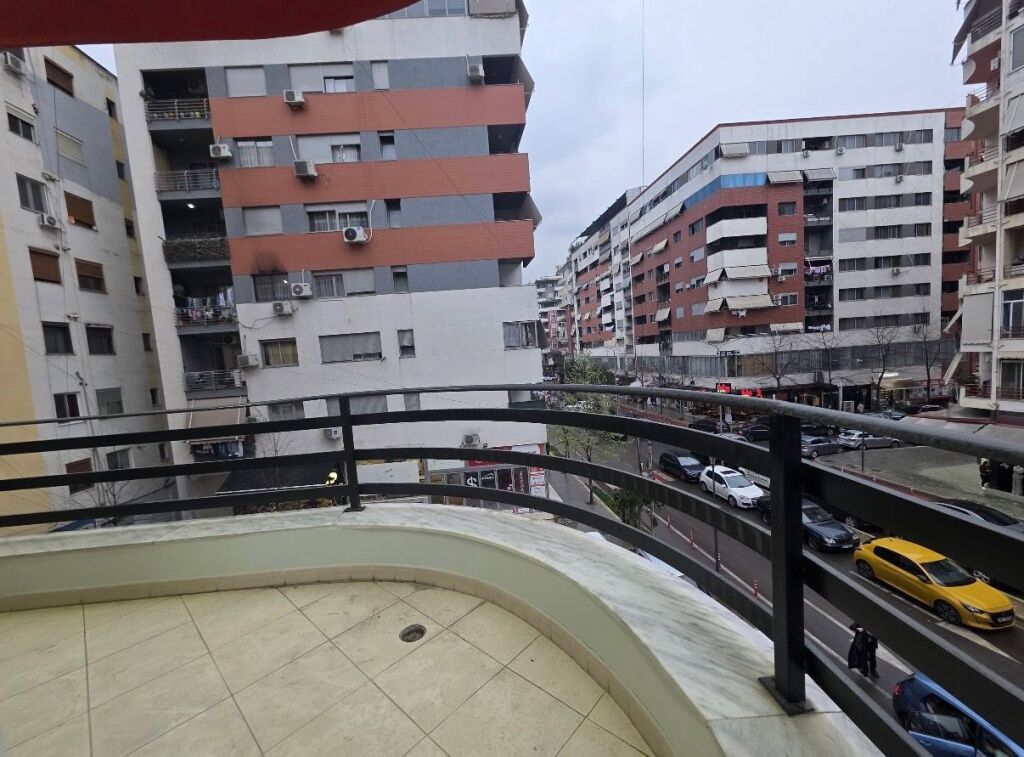 Super 2+1+2, Bohem Bar Astir 600 mila lek