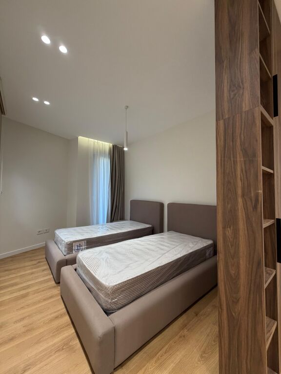 APARTAMENT LUKSOZ 2+1 ME VERANDE PER QERA TEK LIQENI THATE
