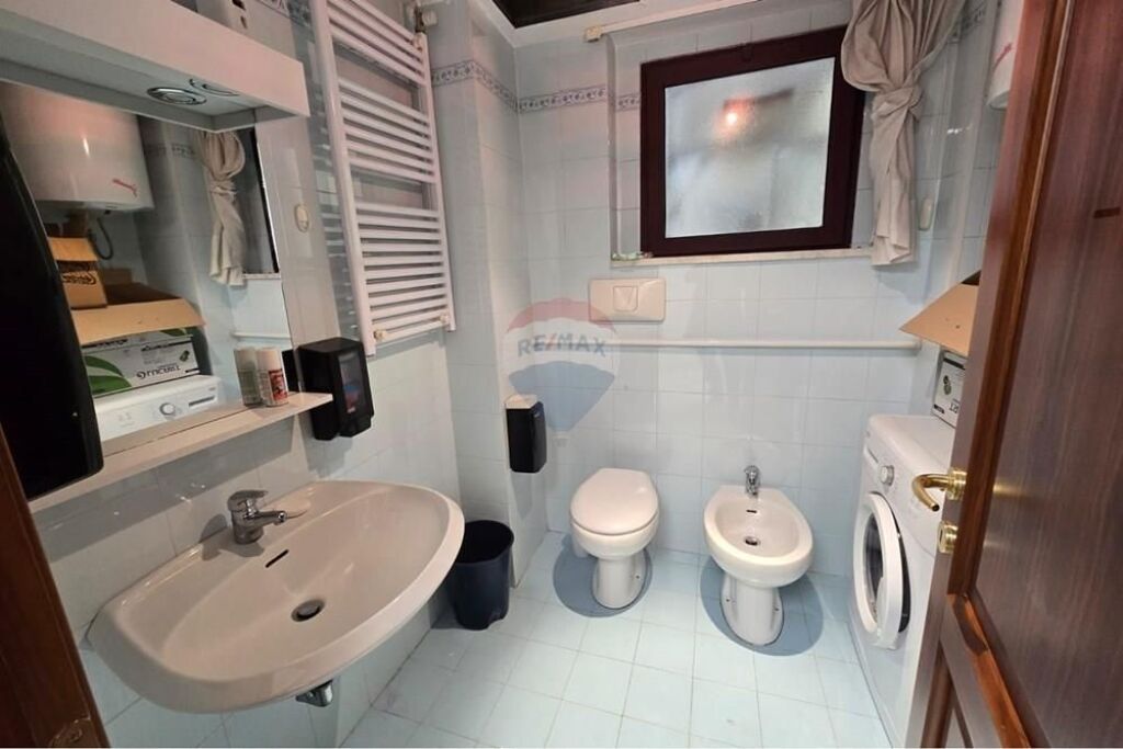 Rent - Office in the center of Tirana