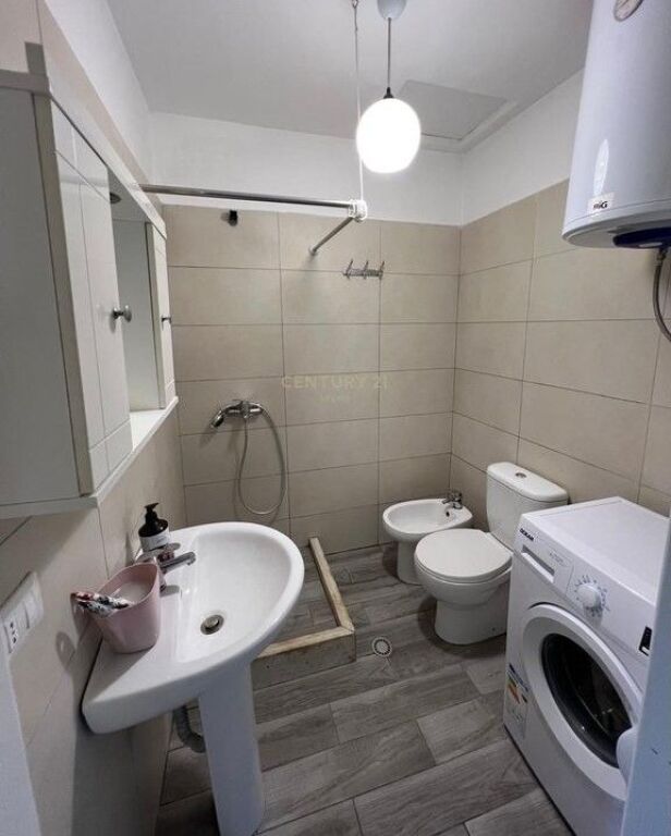Jepet apartament 2+1+2 me qira tek Tregu Elektrik