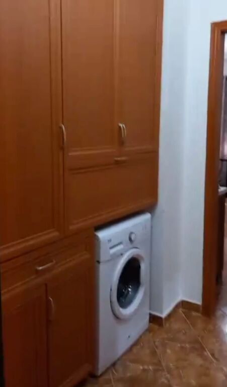 Apartament 1+1 me qira, 60m2, prane Big Market kodra diellit, 380 euro ne muaj