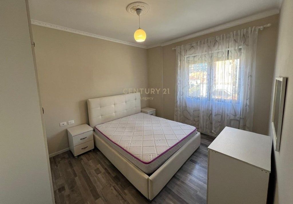Jepet apartament 2+1+2 me qira tek Tregu Elektrik