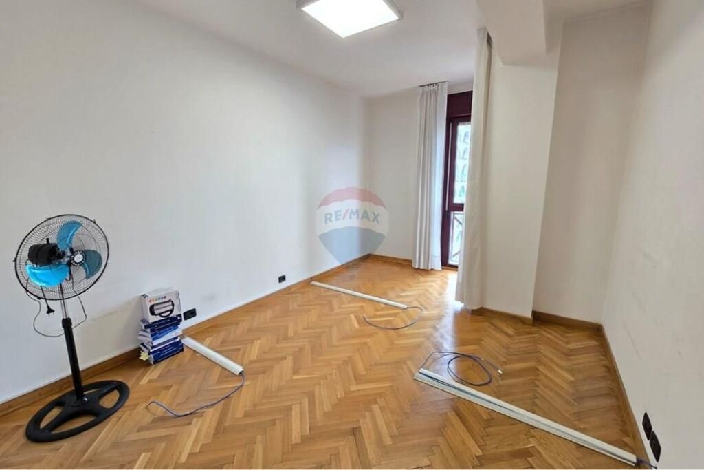 Rent - Office in the center of Tirana