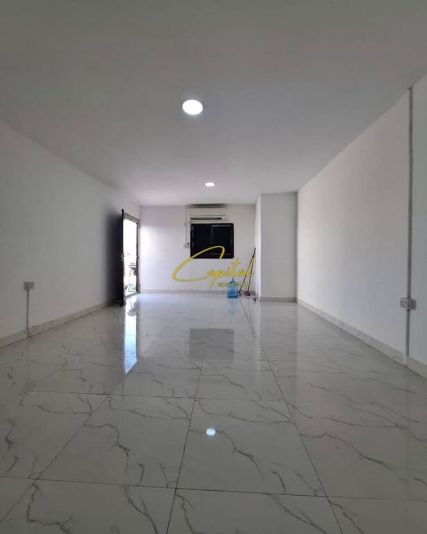SHOP FOR RENT 30 M2 KOMBINAT 30,000 LEKE