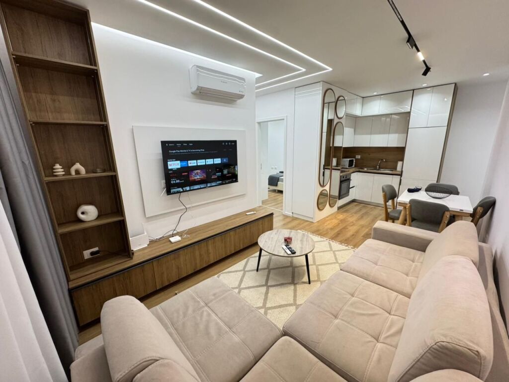 Jepet me qera Apartament 2+1+Parkim  Adresa : Ali Demi Kompleksi Kadiu  E mobiluar  Kati 7  Siperfaqe 89 m2  Cmimi 600 mij lek me parkim