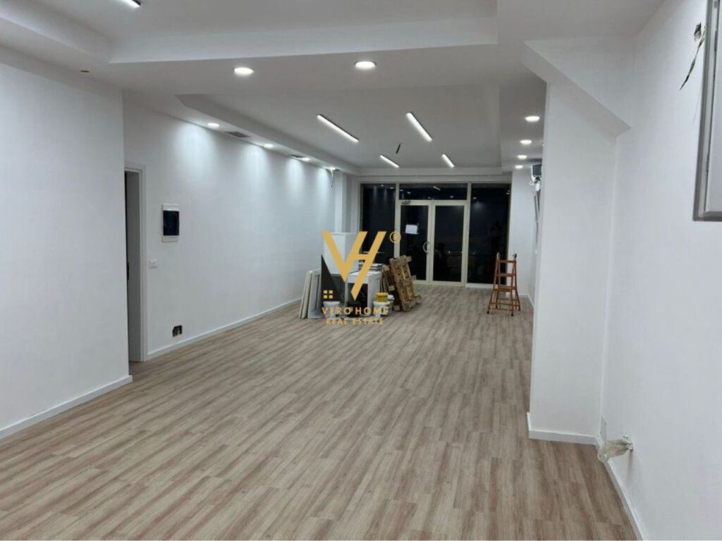 LOCALE COMMERCIALE 75 M2 IN AFFITTO A BRRYLI 75.000 LEKE