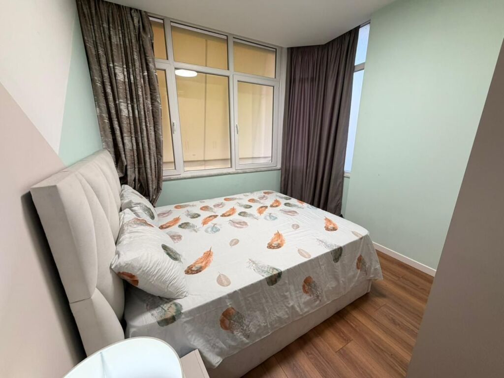 ✨Jepet super apartament me qera 1+1  📐55m2 neto dhe e sapo investuar.  🛋️Hyrja disponon mobilim te kompletuar dhe ka te gjitha sendet e nevojshme. Nuk mungon asgje dhe eshte gati per bamim. 🏬Ndodhet ne pallat te ri me ashensor  🧗🏻kati i 7 (jo i fundit)  📍Adresa: rruga mine peza  💶Cmimi 58000 leke i padiskutueshem!
