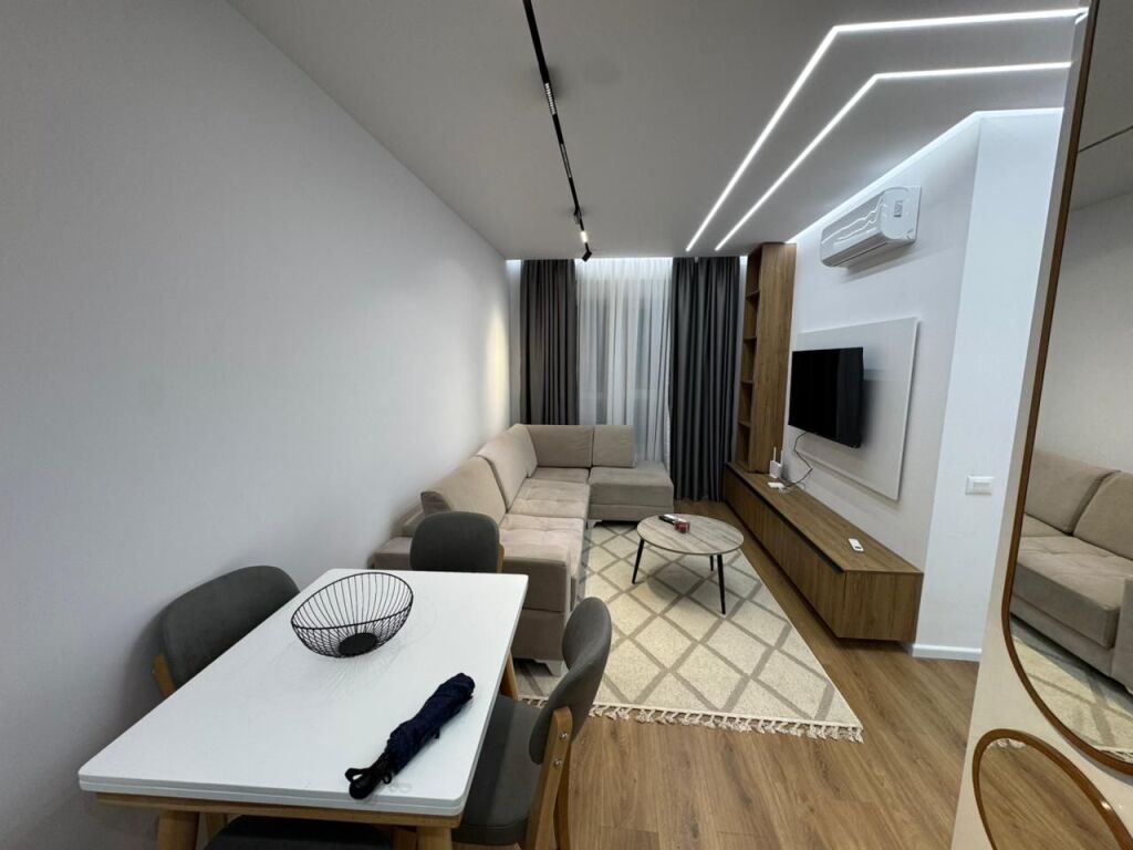 Jepet me qera Apartament 2+1+Parkim  Adresa : Ali Demi Kompleksi Kadiu  E mobiluar  Kati 7  Siperfaqe 89 m2  Cmimi 600 mij lek me parkim
