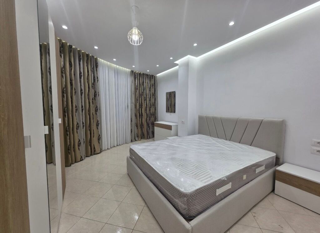 Super 2+1+2, Bohem Bar Astir 600 mila lek