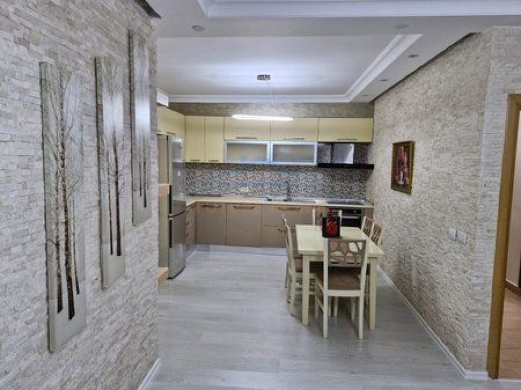 In vendita, Appartamento 3+1+2, Porcelan, Tirana