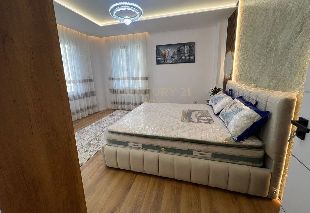 Shitet Apartament 2+1 tek Pallati me Shigjeta