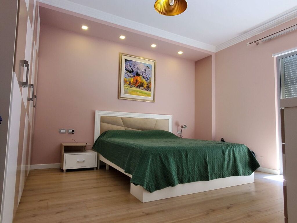 Apartament me qira vjetore Kopshti Zologjik Tiranë