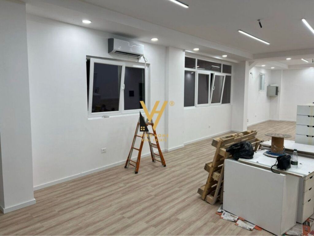 LOCALE COMMERCIALE 75 M2 IN AFFITTO A BRRYLI 75.000 LEKE