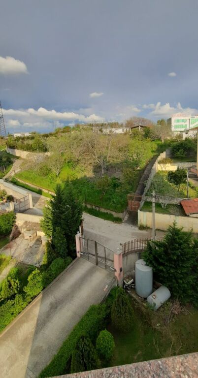 VENDITA DI EDIFICIO + TERRENO, PLEPA, DURRES. (Vista parziale sul mare)
