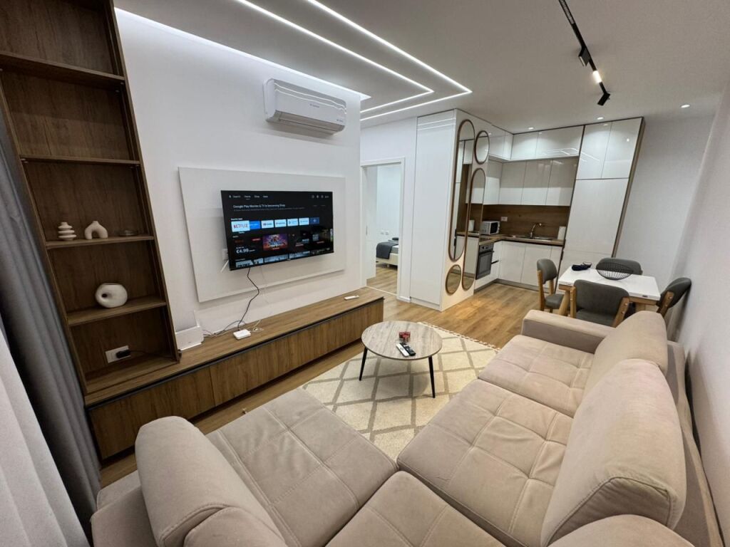 Jepet me qera Apartament 2+1+Parkim  Adresa : Ali Demi Kompleksi Kadiu  E mobiluar  Kati 7  Siperfaqe 89 m2  Cmimi 600 mij lek me parkim
