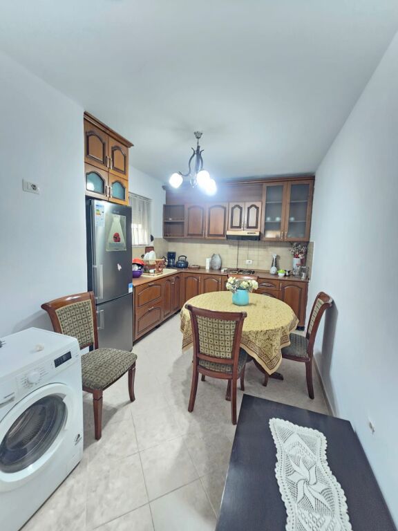 🏖️ VENDESI APPARTAMENTO 1+1 CON CORTILE – ROCCIA DI KAVAJË, DURRËS
