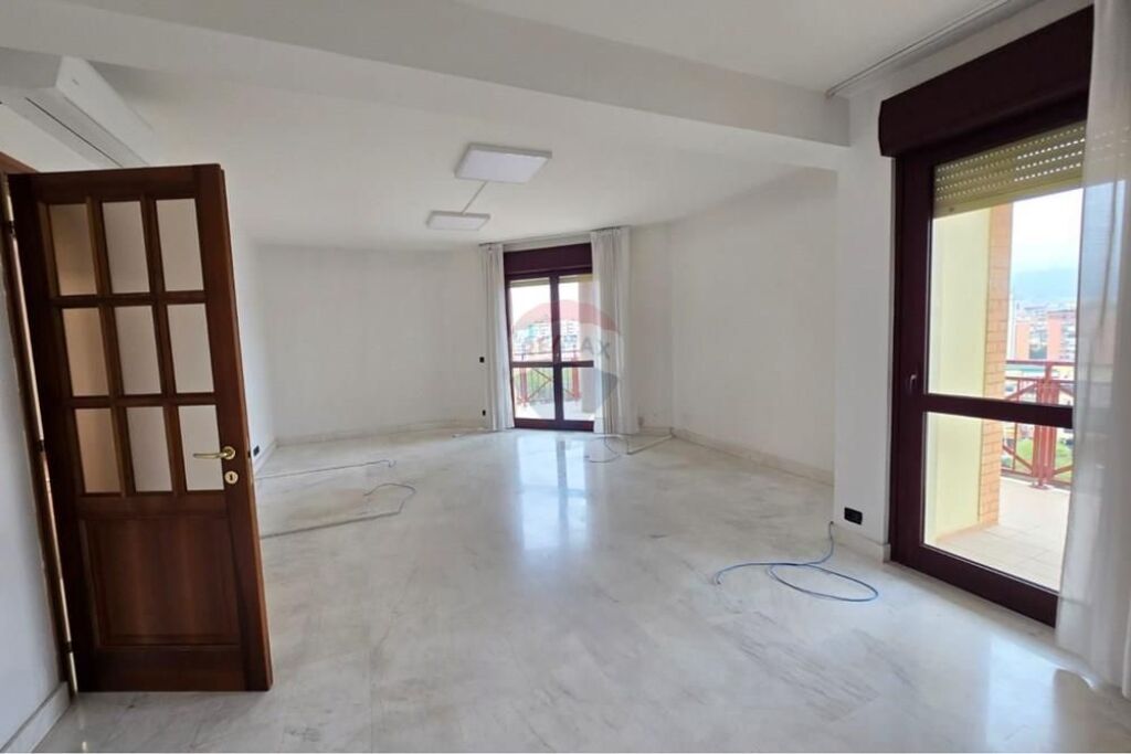 Rent - Office in the center of Tirana