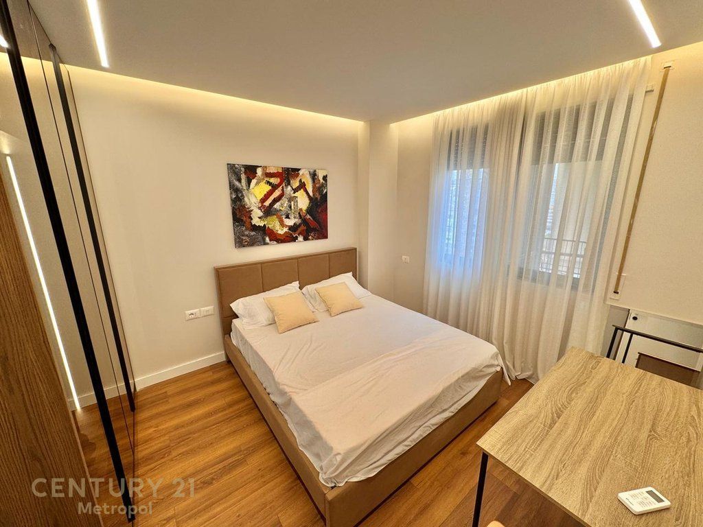 APARTAMENT 2+1 PRANE PAZARIT TE RI! 1,050 € /Muaj