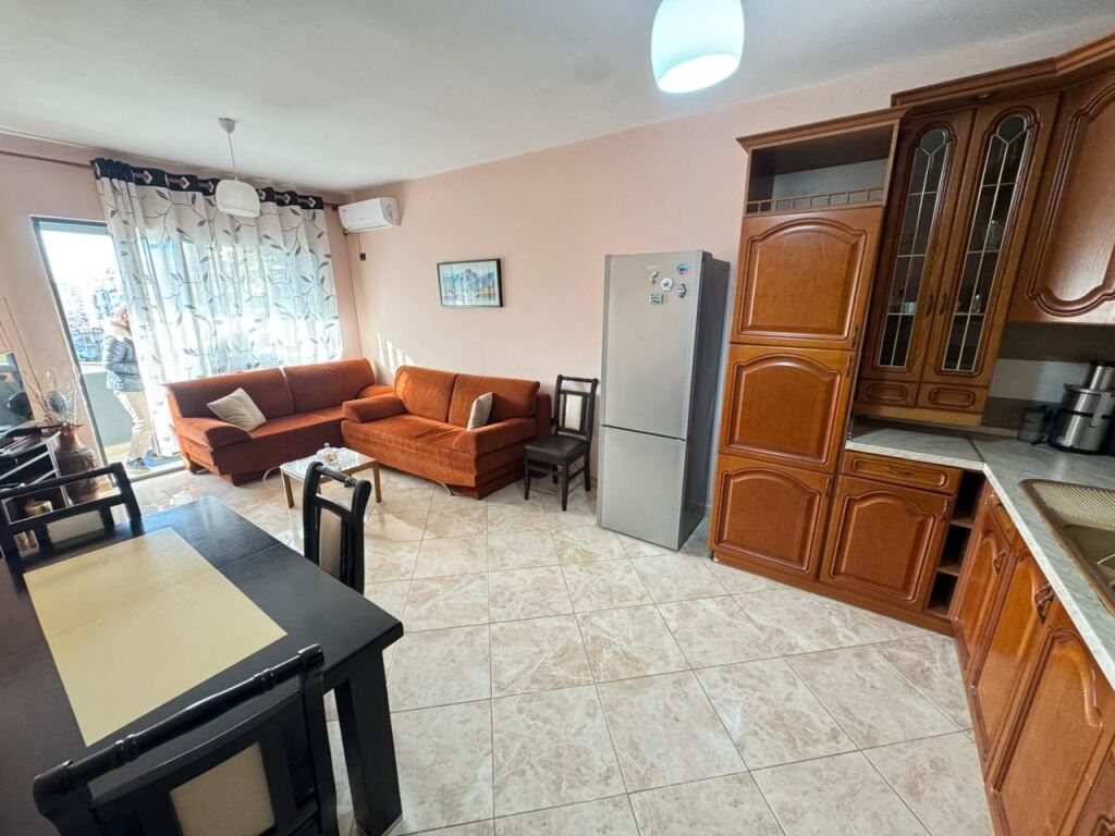 Affittasi appartamento 1+1 Astir 2 palmat 4° piano Arredato Prezzo 450 mila lek