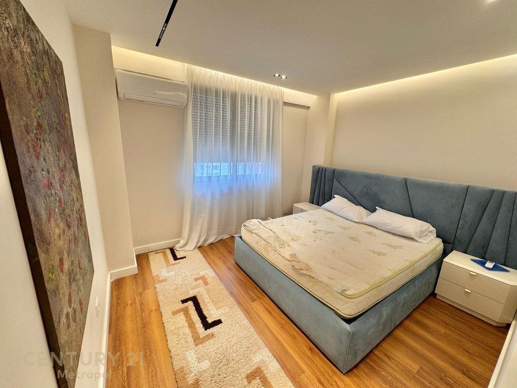 APARTAMENT 2+1 PRANE PAZARIT TE RI! 1,050 € /Muaj