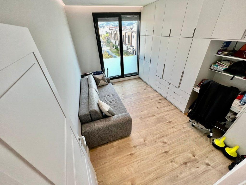 Luxury 3+1+2 apartment for sale in a new residence near Teg