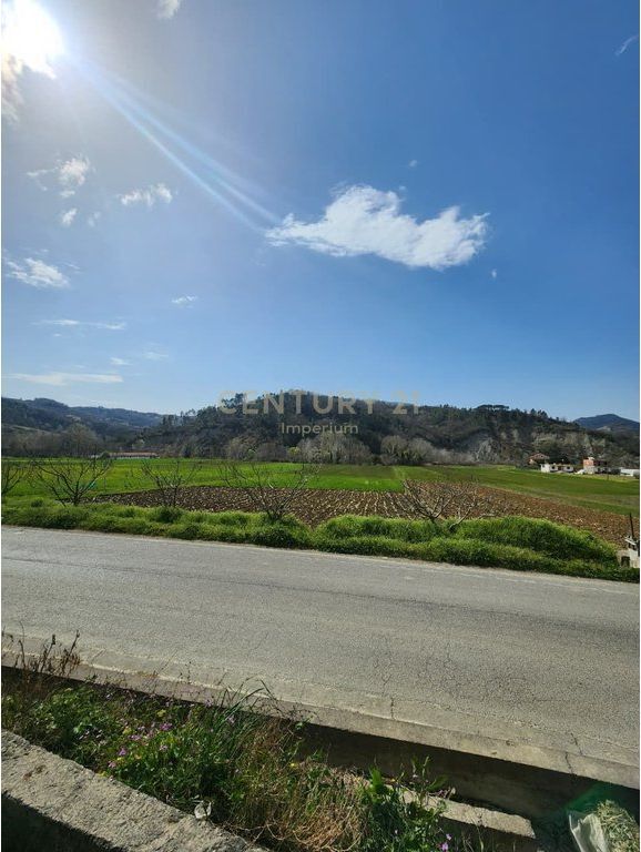 Terreno in Vendita fronte strada a Maknor Peze Helmes di Tirana - 337.500€ | 3750 m²
