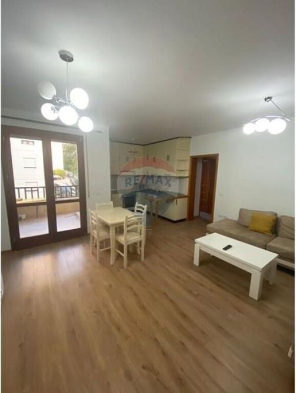 Apartament 1+1 per shitje te kopeshti Botanik.