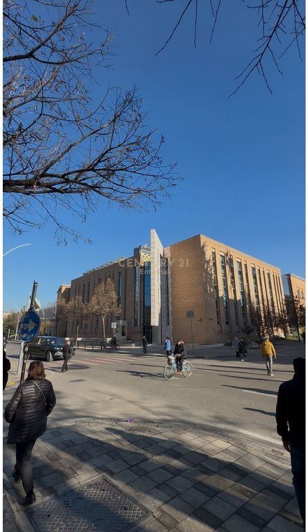 Cam Market - Unit on ground floor for sale with active lease near the Bank of Albania