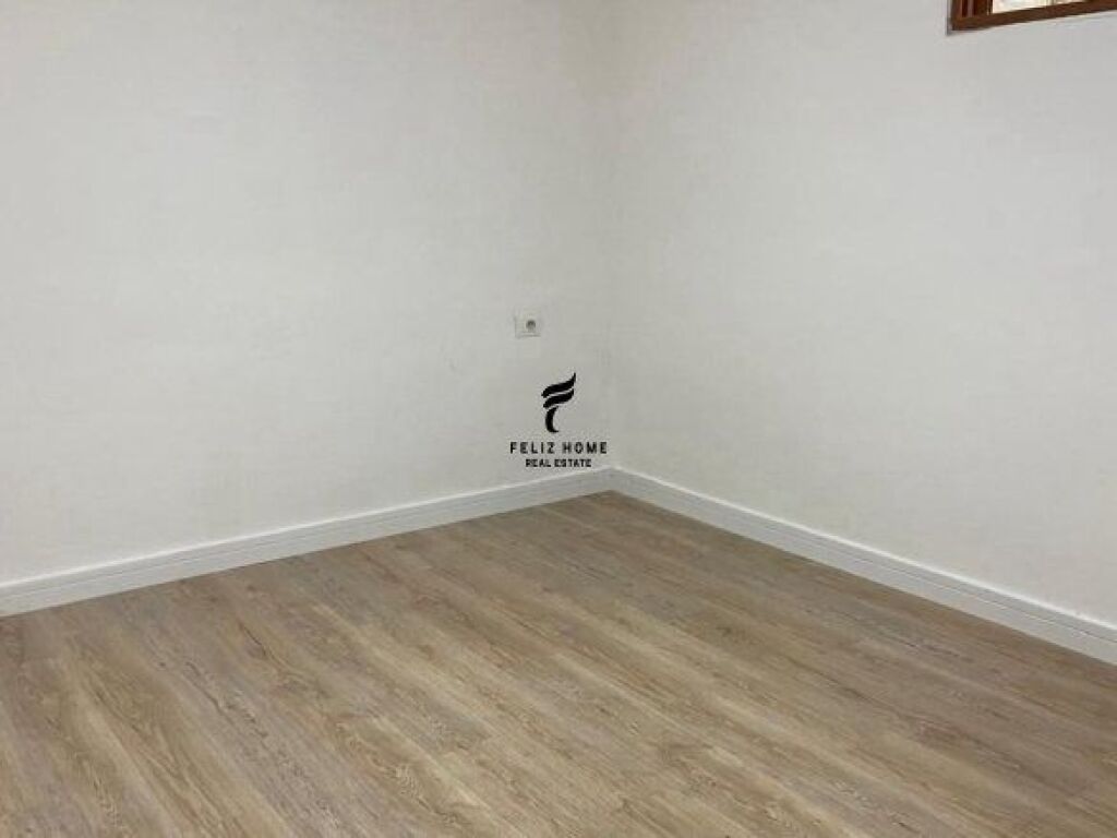 OFFICE FOR RENT 35 M2 KAVAJES STREET 30,000 LEKE FH-67437
