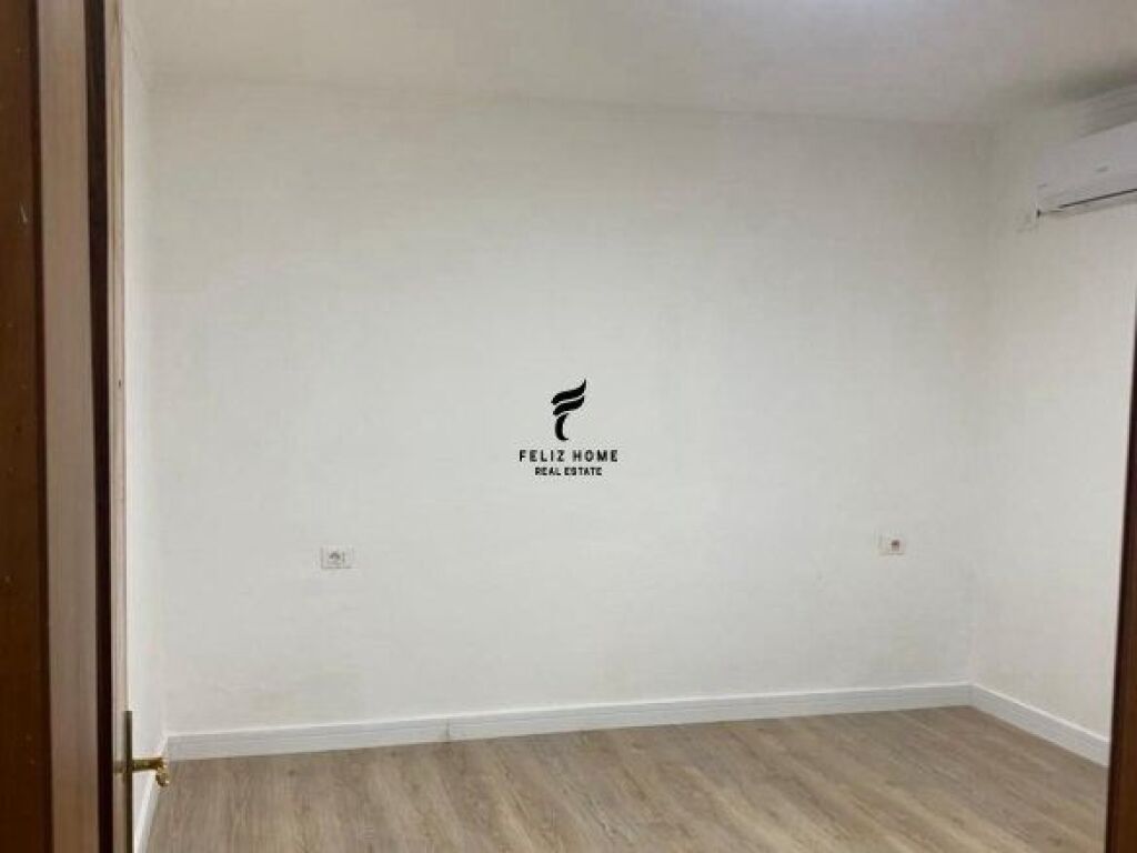 OFFICE FOR RENT 35 M2 KAVAJES STREET 30,000 LEKE FH-67437