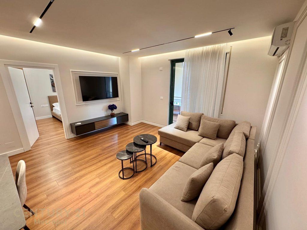 APARTAMENT 2+1 PRANE PAZARIT TE RI! 1,050 € /Muaj