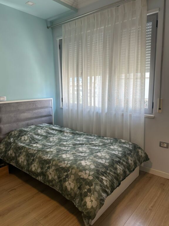 Apartament me qira vjetore Kopshti Zologjik Tiranë