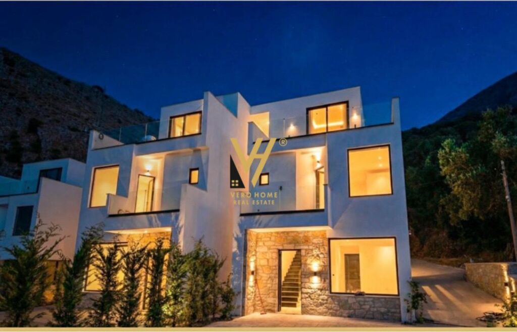 VILLA SU TRE PIANI IN VENDITA A WHITE VILLAS, BORSH 600.000 EURO