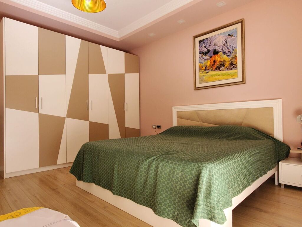 Apartament me qira vjetore Kopshti Zologjik Tiranë