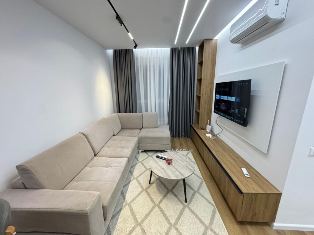 Jepet me qera Apartament 2+1+Parkim  Adresa : Ali Demi Kompleksi Kadiu  E mobiluar  Kati 7  Siperfaqe 89 m2  Cmimi 600 mij lek me parkim