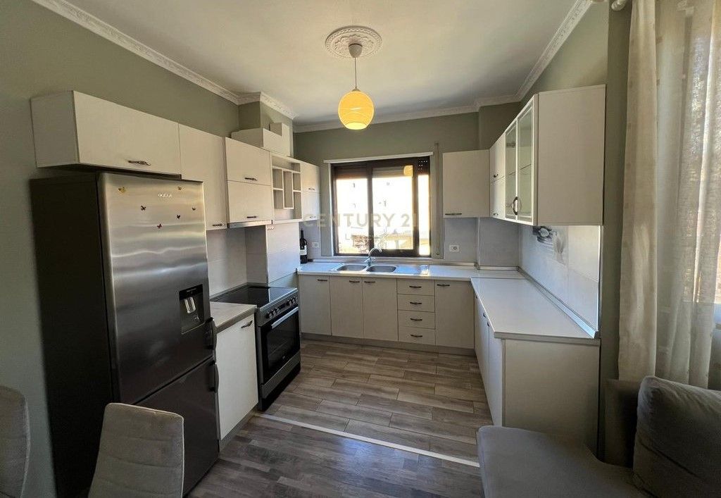 Jepet apartament 2+1+2 me qira tek Tregu Elektrik