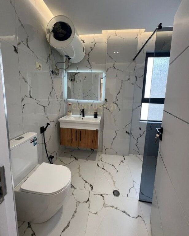 Shitet Apartament 2+1 tek Pallati me Shigjeta